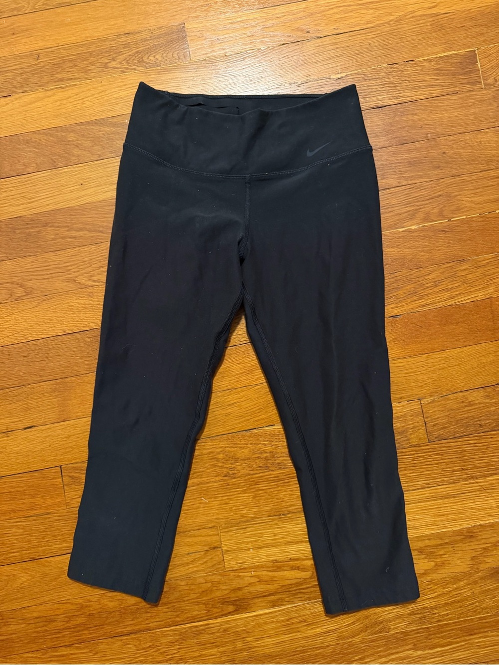 Nike is Black Cropped Active Leggings yoga pants